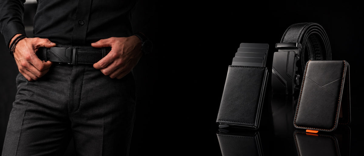Hombre ajustándose un cinturón Corium junto a los tarjeteros Elegante y Magnético sobre fondo negro